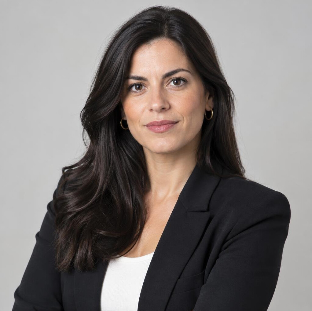 Studio portrait of a Portuguese woman journalist in her 30s